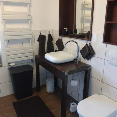 Burgapartment Felsenhaeuschen Montjoie