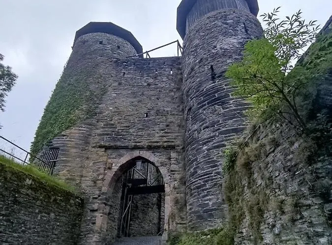 Apartman Burgapartment Felsenhaeuschen